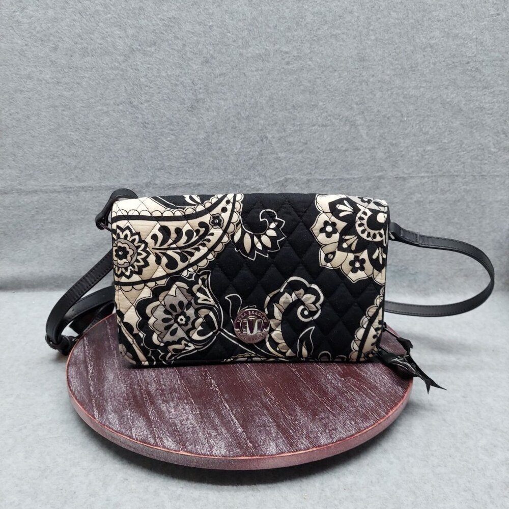 Vera Bradley Midnight Paisley Womens Quilted Crossbody Bag With Black & White F